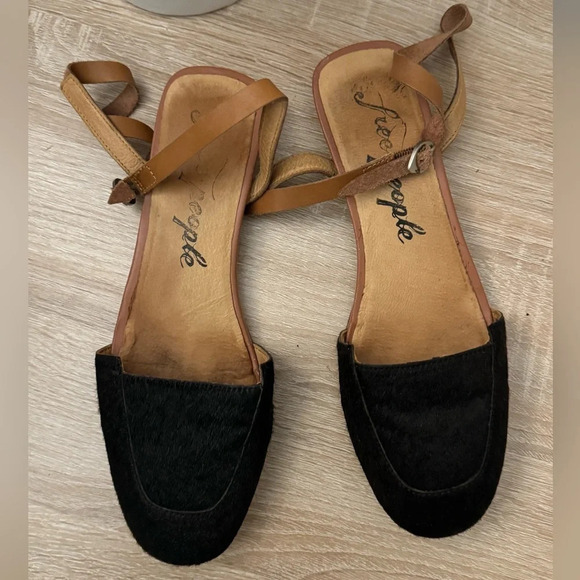 FREE PEOPLE Korine Cow Hair Flat in Black size 5.5 US - Picture 6 of 6
